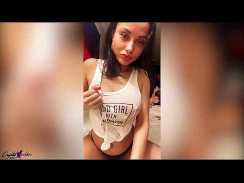 ❤️ 그녀의 음부를 훔치고 젖은 티셔츠에 그녀의 거대한 가슴을 애무하는 busty 예쁜 여자 ❤️❌ 러시아 포르노 ko.sextoysformen.xyz에서 ️❤