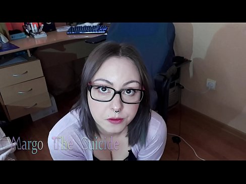 ❤️ 안경을 쓴 섹시한 여자가 카메라에 딜도를 빤다. ❤️❌ 러시아 포르노 ko.sextoysformen.xyz에서 ️❤